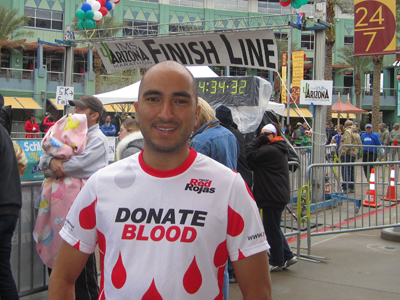 Jorge on the sidelines - Arizona Marathon, supporting the Leukemia & Lymphoma Society - February 20, 2011