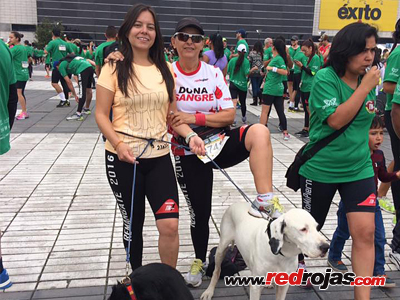 Caro and Elsa - Presta-tu-Pierna 11k - Bogot, Colombia - April 3, 2016